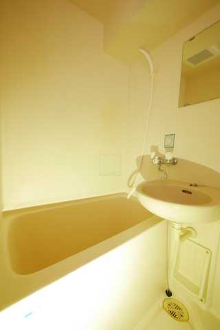 バス・シャワールーム　アートイン巣鴨の風呂