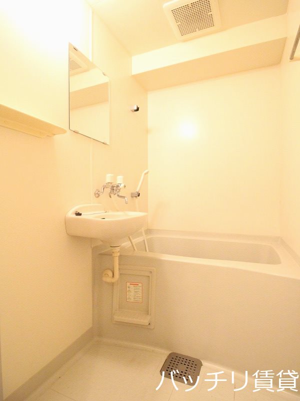バス・シャワールーム　画像は別号室の為、現状優先になります。