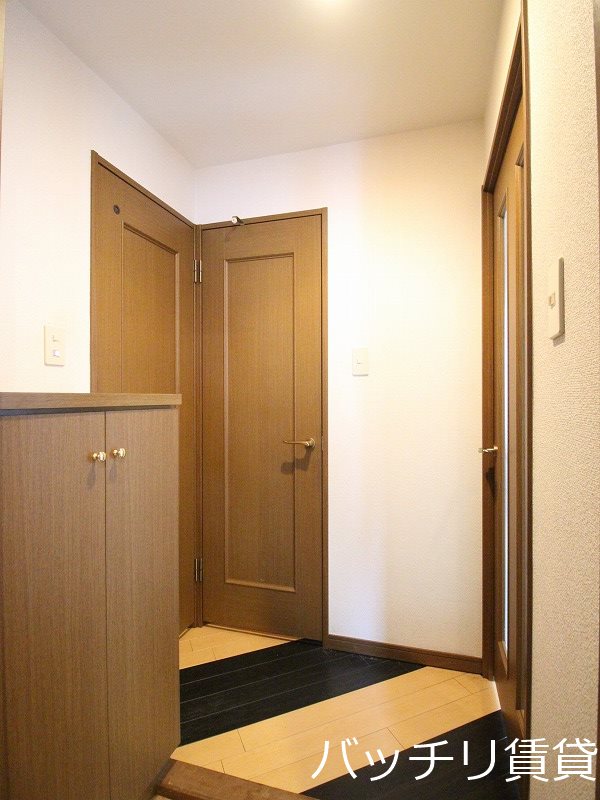 玄関　画像は別号室の為、現状優先になります。