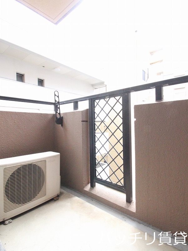 バルコニー　画像は別号室の為、現状優先になります。