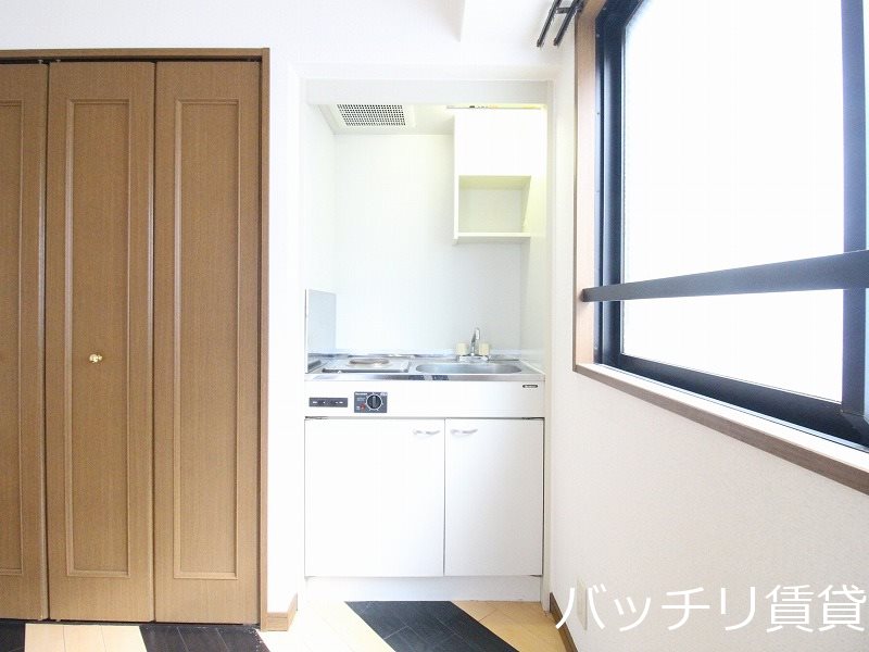 キッチン　画像は別号室の為、現状優先になります。