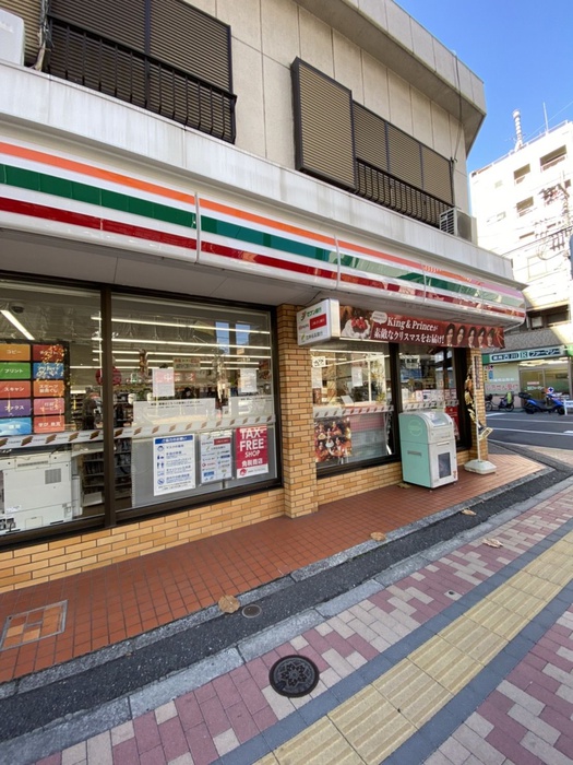 コンビニ　セブンイレブン（コンビニ）まで182m