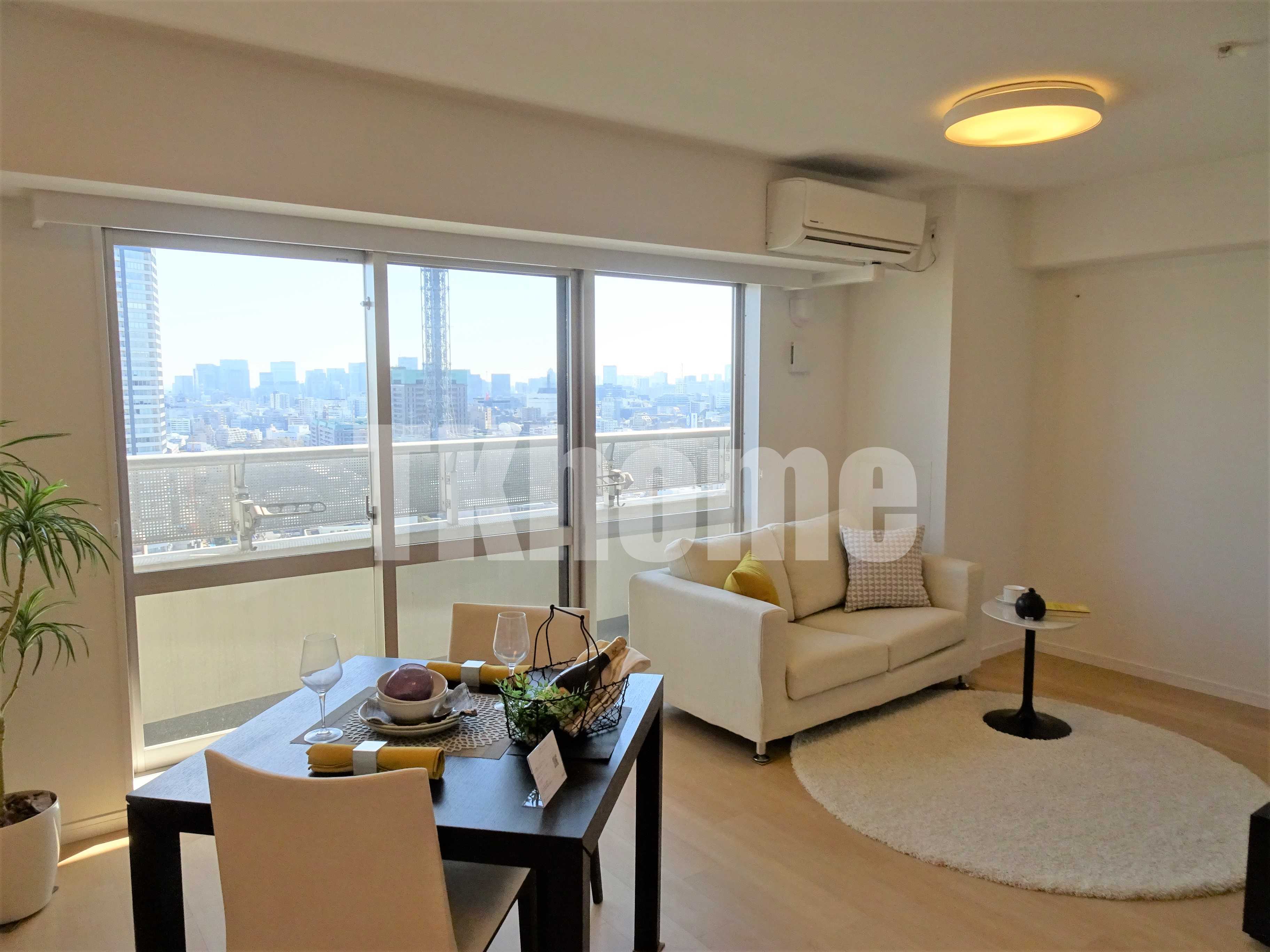 その他部屋・スペース　バルコニーに面した明るいお部屋です（モデルルーム仕様・家具は