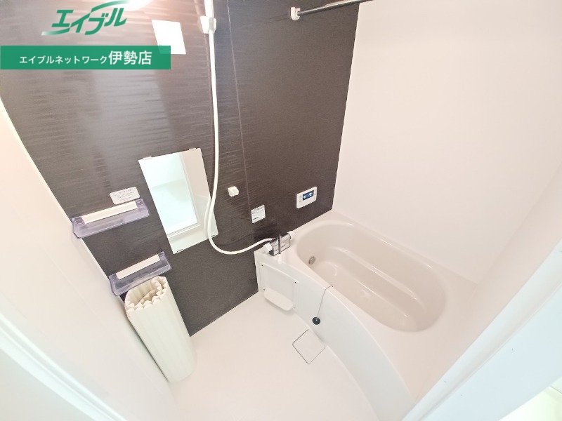 バス・シャワールーム　別部屋反転参考写真です。