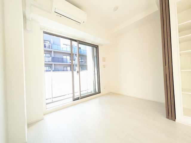 居室・リビング　※他号室参考写真