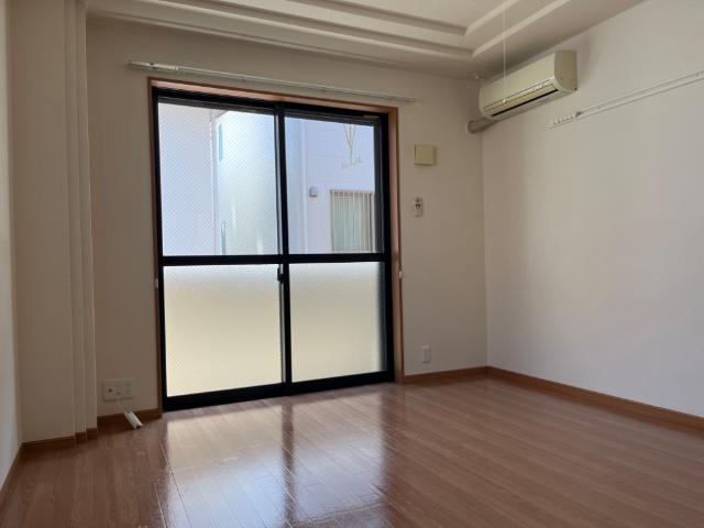 居室・リビング　室内