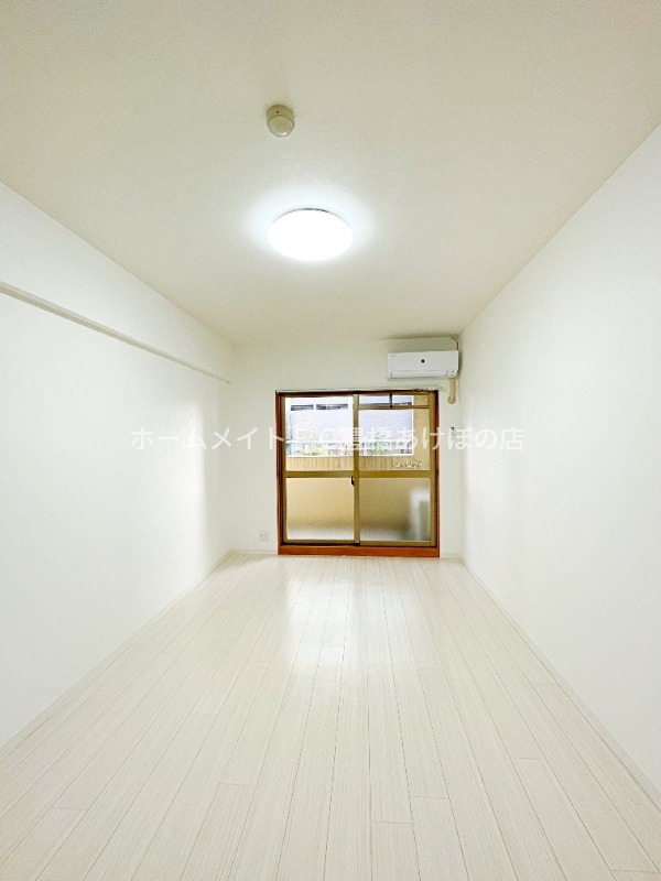 居室・リビング　同型別部屋写真（反転）