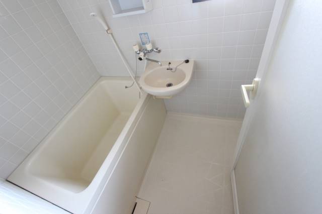 バス・シャワールーム　別号室のお写真です。