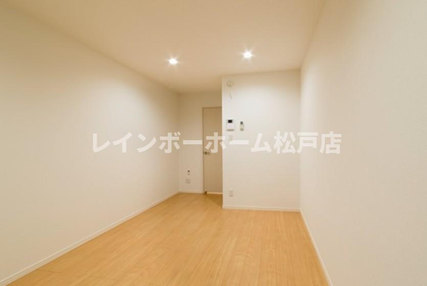 居室・リビング　こちらのリビングで趣味の時間をお楽しみください