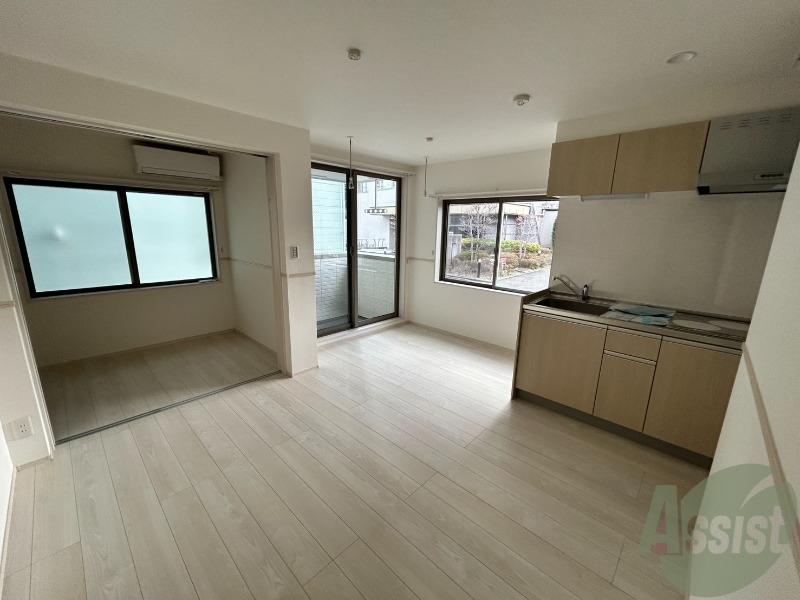 居室・リビング　８帖のリビングは広々としていて開放感があります。