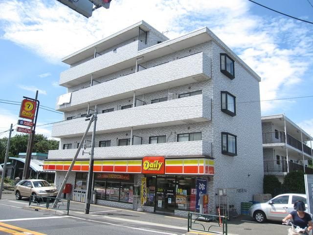 コンビニ　デイリーヤマザキ（コンビニ）まで500m