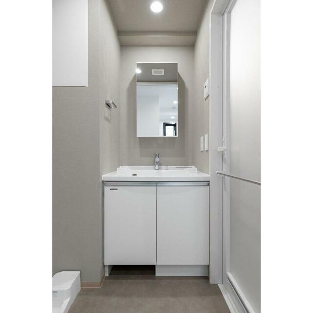 洗面設備　Dタイプ2024年4月撮影 同タイプ704号室の写真です