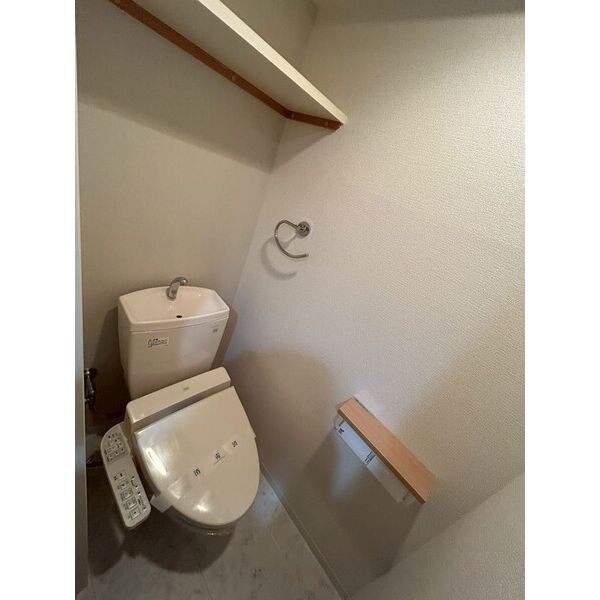 トイレ　写真は同マンションの他のお部屋のものです