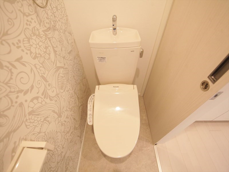 トイレ　温水洗浄暖房便座付トイレ