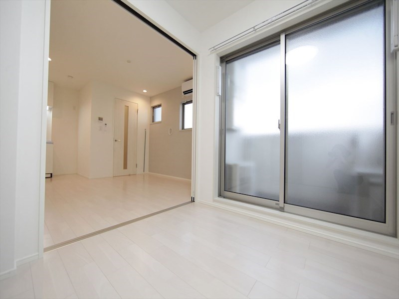 バルコニー　洋室3.3帖　エアコン完備　クローゼット付　バルコニー