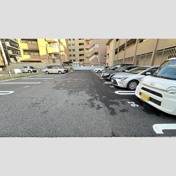 駐車場　駐車場