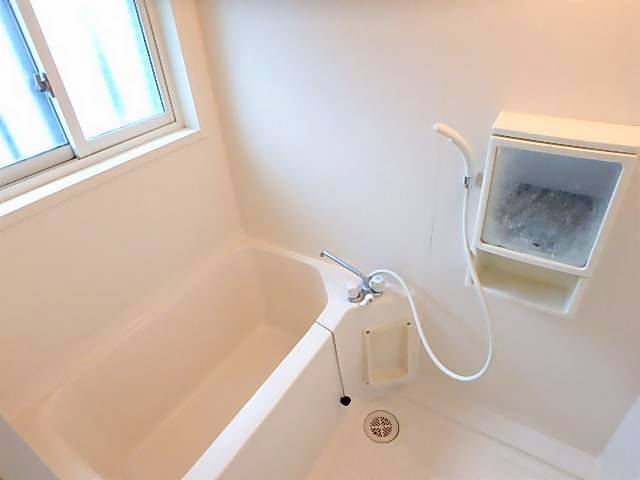 バス・シャワールーム　清潔感のあるお風呂です