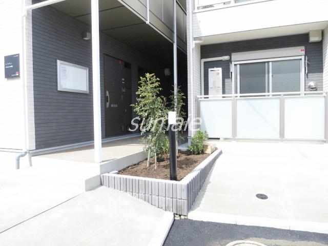 エントランス　エントランス部分に緑あります♪