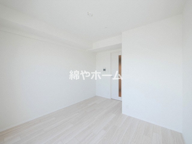 その他部屋・スペース　落ち着いた色調の寝室です