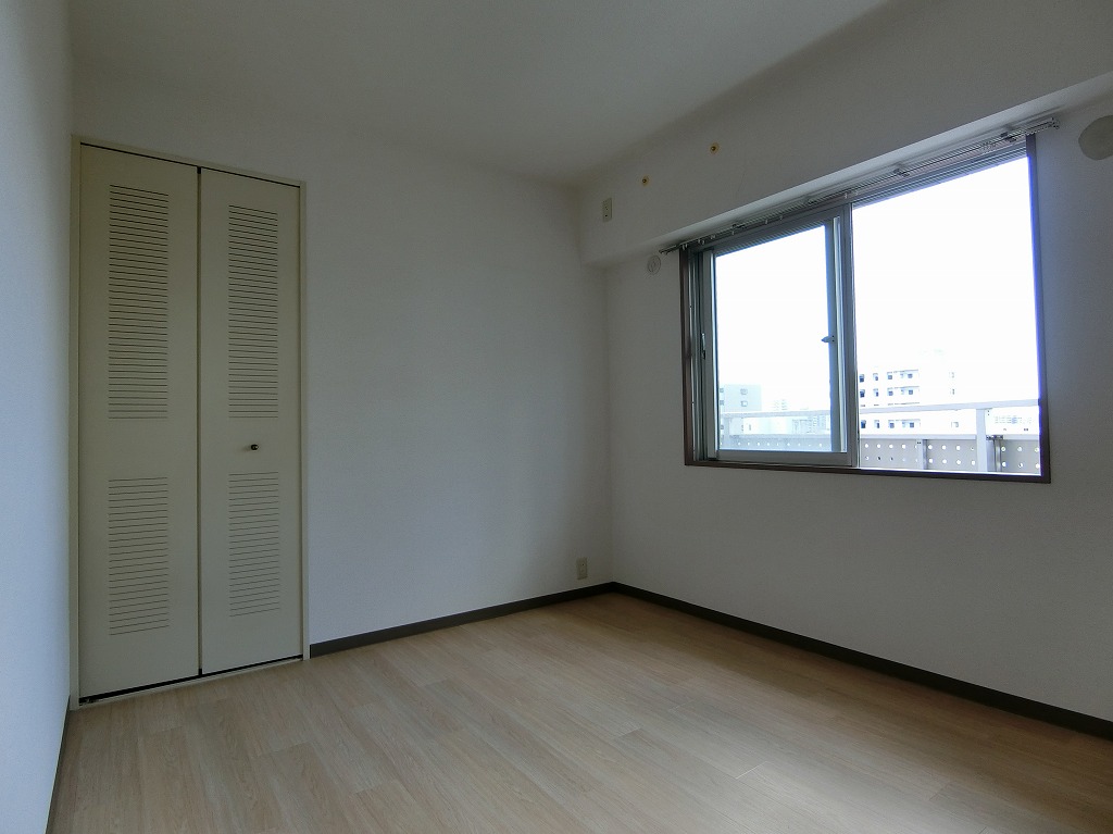 その他設備　中央寝室　各寝室収納あり・エアコン設置可