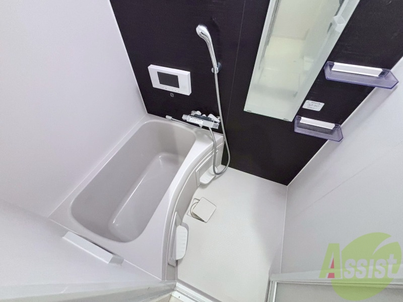 バス・シャワールーム　こちらはバスルームになります。ＴＶ付です。