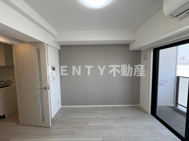 その他部屋・スペース　落ち着いた色調の寝室です