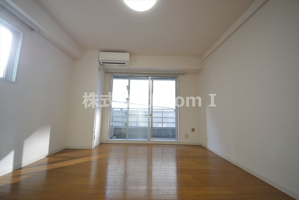 居室・リビング　こちらのリビングで趣味の時間をお楽しみください