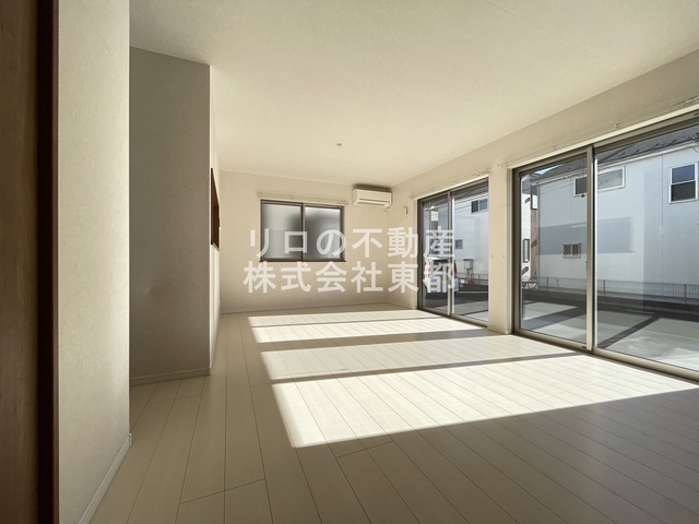 居室・リビング　広いリビングでゆったりくつろげる憩いの空間♪