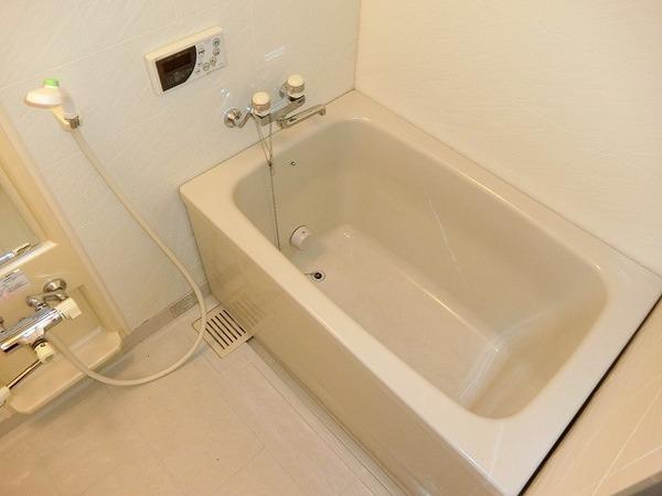 バス・シャワールーム　追い焚き機能付きバス！