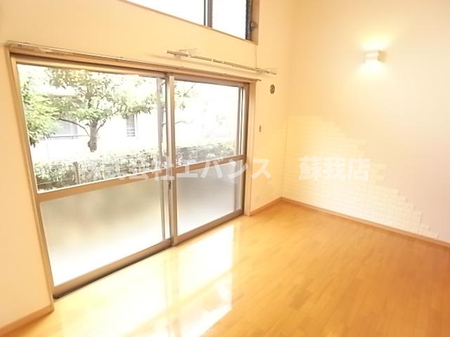 居室・リビング　ゆったり過ごせる居間です