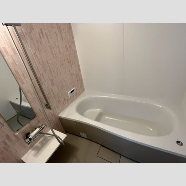 バス・シャワールーム　一坪風呂(追い焚き給湯・浴室換気乾燥機付き)