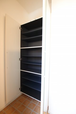 収納　シューズボックス