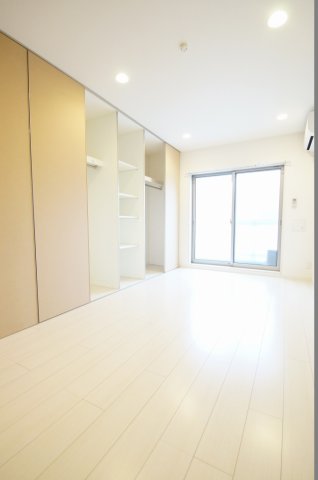 居室・リビング　朝日の入る東向きのお部屋です。