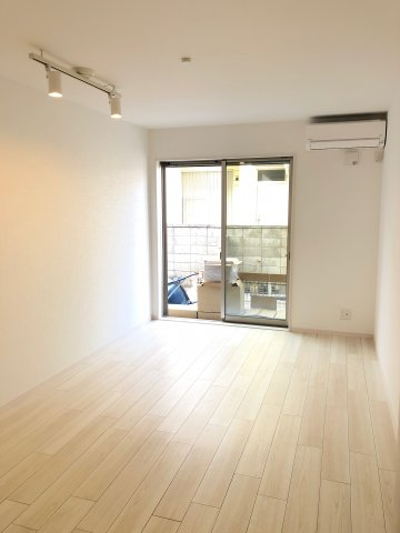 居室・リビング　同建物別号室