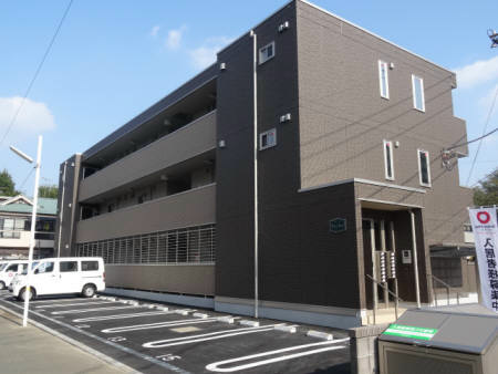 建物外観　4路線利用可能な拝島駅徒歩3分の物件。