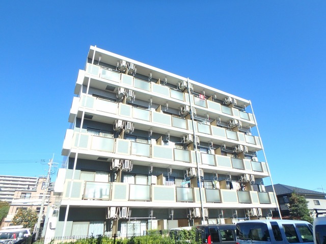 建物外観　５階建ての鉄筋コンクリート造マンション♪
