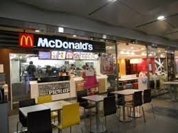 飲食店　マクドナルド水天宮前東京シティエアターミナル店（飲食店）まで136m