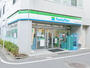 コンビニ　ファミリーマート世田谷上馬一丁目店（コンビニ）まで295m