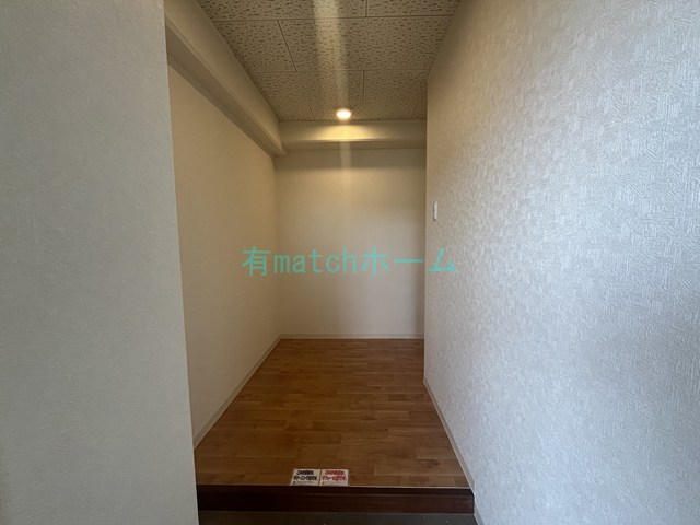 玄関　イメージとして同マンション他部屋を表示しています