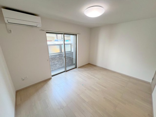 その他部屋・スペース　ゆとりのあるベッドルームで快適な睡眠をとってくださいね。