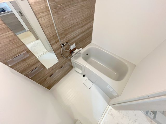 バス・シャワールーム　広めのお風呂は一日の疲れを癒してくれます。