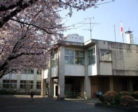 小学校　昭島市立共成小学校（小学校）まで473m