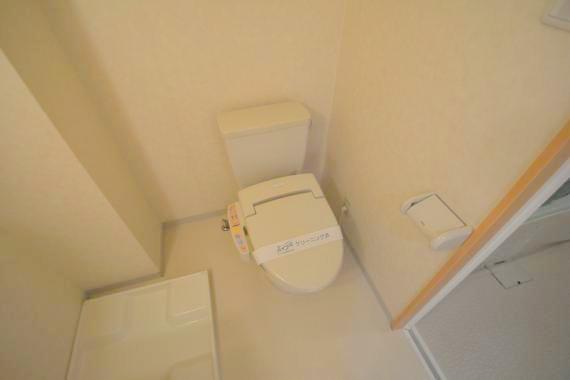 トイレ　綺麗なトイレにはウォシュレット標準装備です。