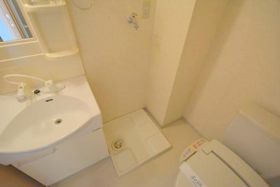 その他設備　室内に洗濯機置場があれば雨の日でも濡れる心配がございませんね
