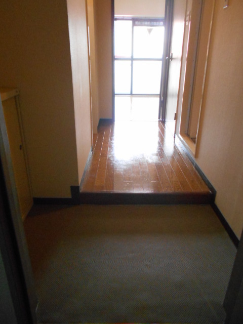 玄関　お部屋に入った時の様子です。