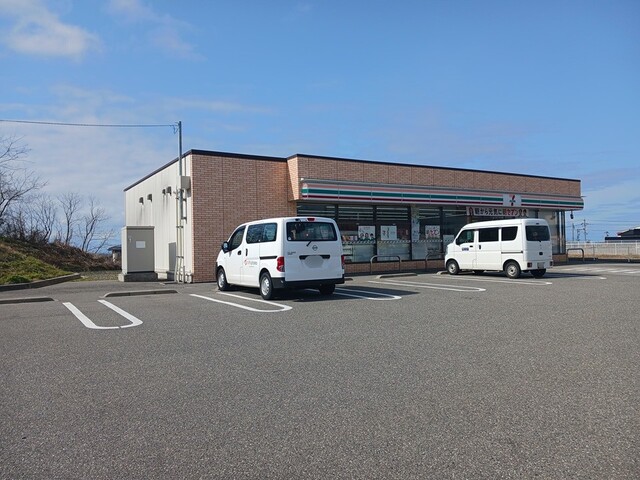 コンビニ　セブンイレブン高松インター店（コンビニ）まで700m