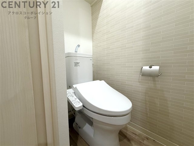 トイレ　温水洗浄便座付きのトイレです♪