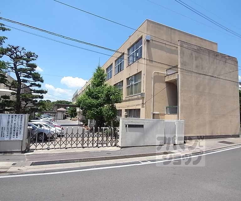 小学校　久津川小学校（小学校）まで950m
