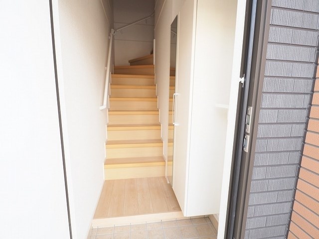 玄関　※別号室の写真です。