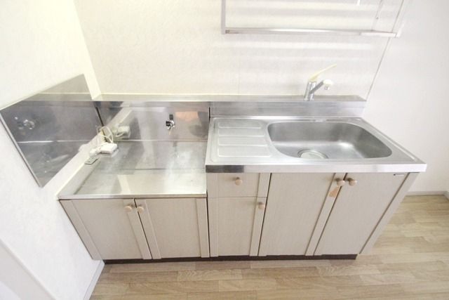キッチン　システムキッチンに変更中